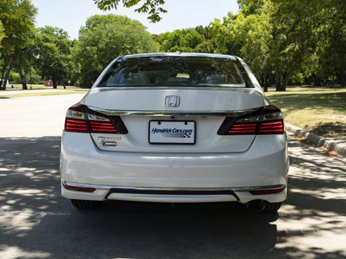 Used 2016 Honda Accord EX image 8