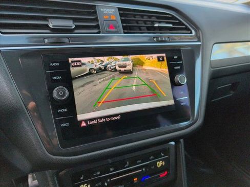 Certified 2022 Volkswagen Tiguan SE R-Line image 14