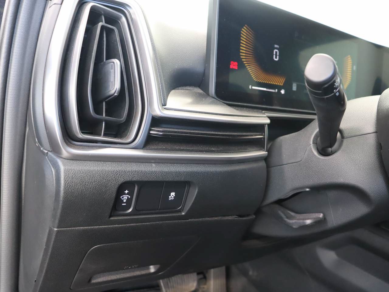 Used 2025 Kia Sorento S FWD image 14