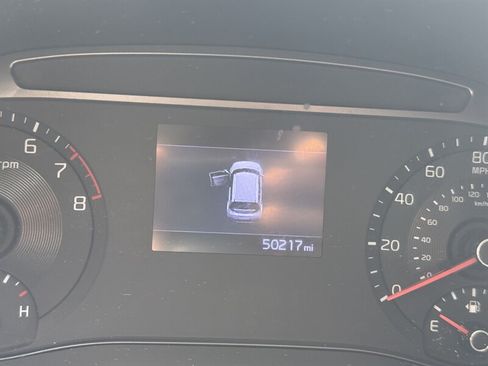 Used 2020 Kia Soul LX FWD image 16