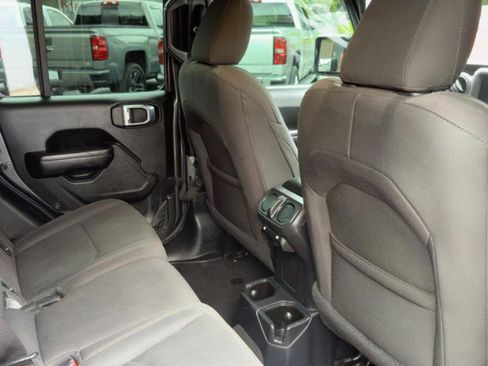 Used 2021 Jeep Gladiator Sport AWD/4WD image 11