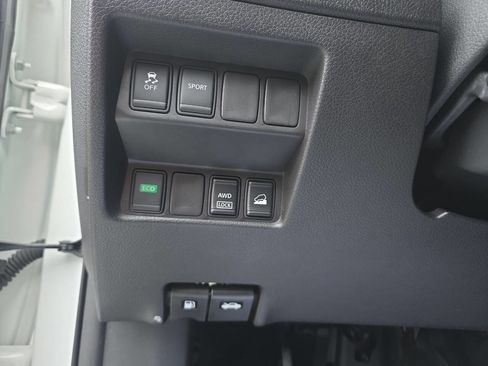 Used 2015 Nissan Rogue SV w/ SV Moonroof Package image 13