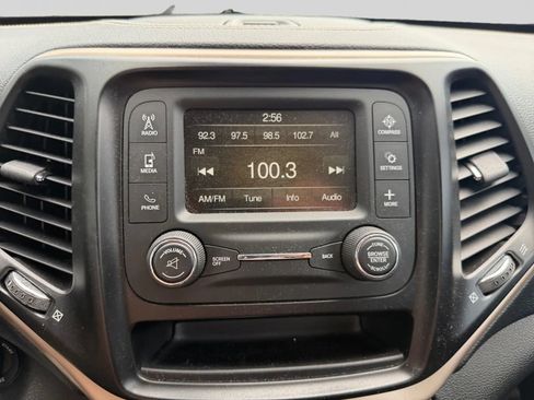 Used 2014 Jeep Cherokee Sport FWD image 21