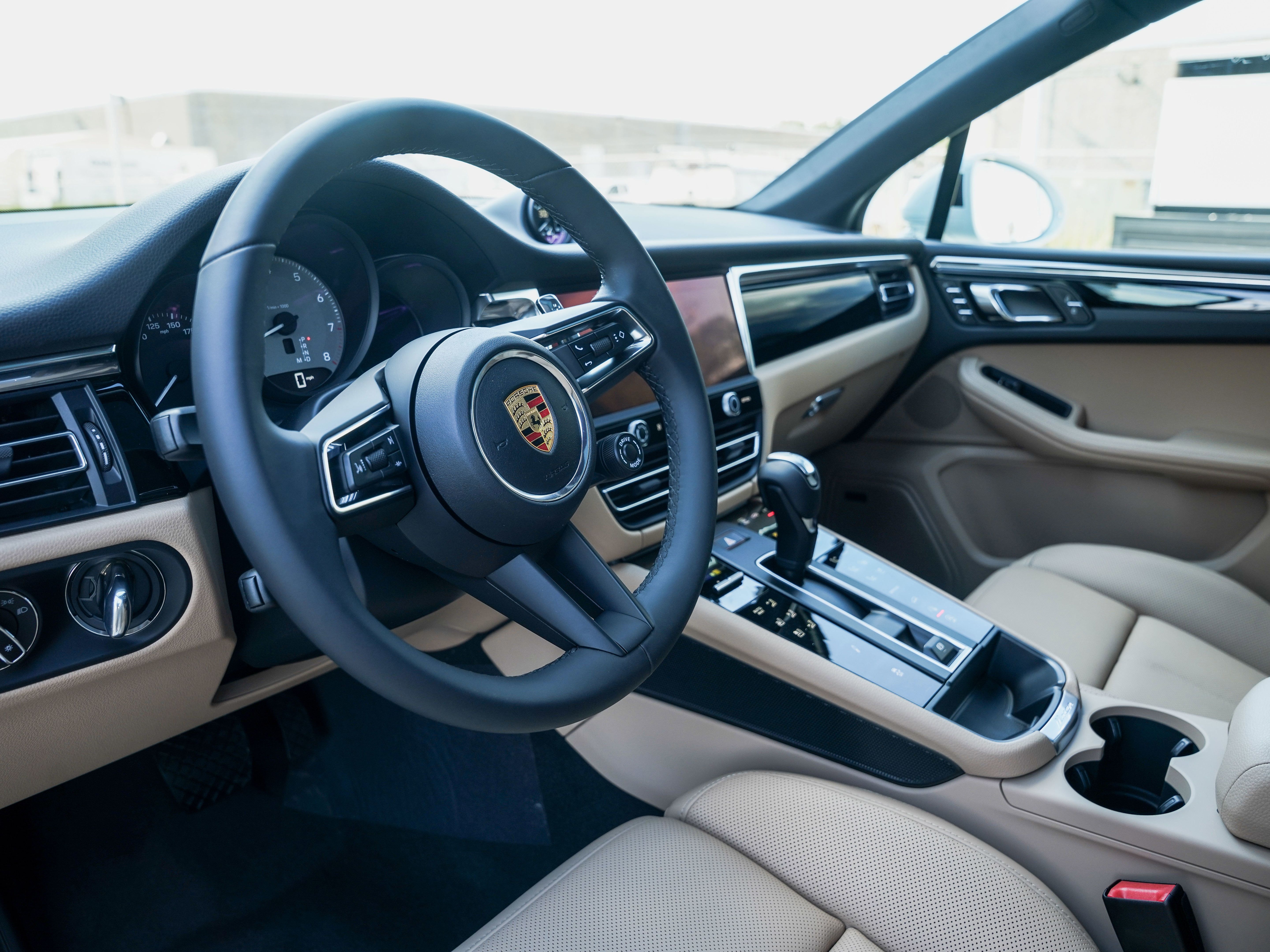 Certified 2026 Porsche Macan S AWD/4WD image 4