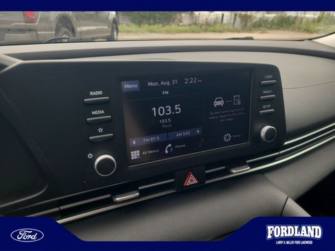 Used 2022 Hyundai Elantra SE FWD image 27