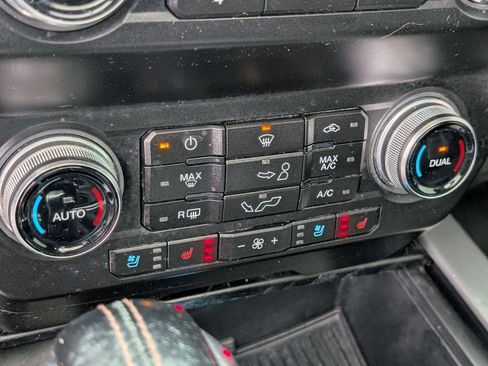 Used 2019 Ford F150 Platinum w/ Equipment Group 701A Luxury image 36