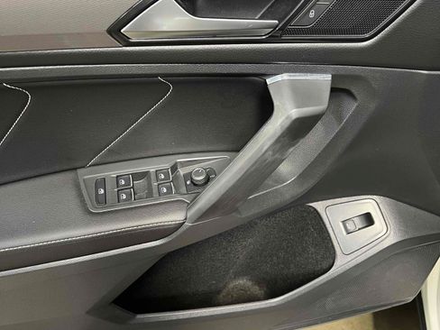 Used 2022 Volkswagen Tiguan SE FWD image 63