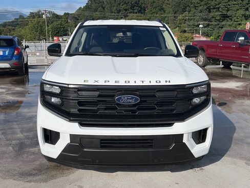 Certified 2025 Ford Expedition Active AWD/4WD image 5