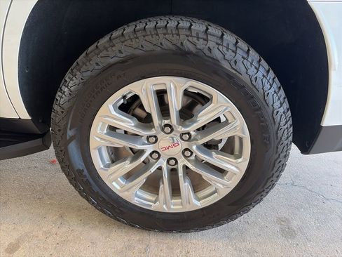 Used 2021 GMC Yukon SLT w/ SLT Luxury Package image 17