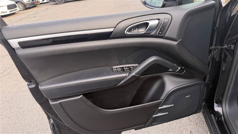 Used 2016 Porsche Cayenne AWD/4WD image 29
