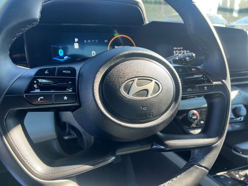 Used 2025 Hyundai Elantra Limited image 28