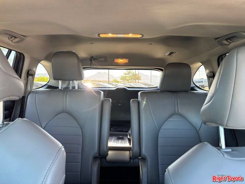Certified 2024 Toyota Highlander XLE AWD/4WD image 33