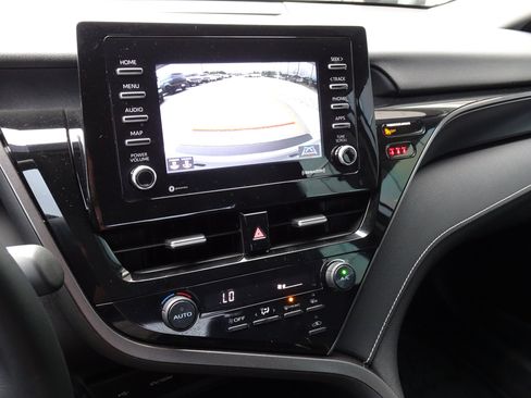 Used 2021 Toyota Camry SE w/ Convenience Package FWD image 18