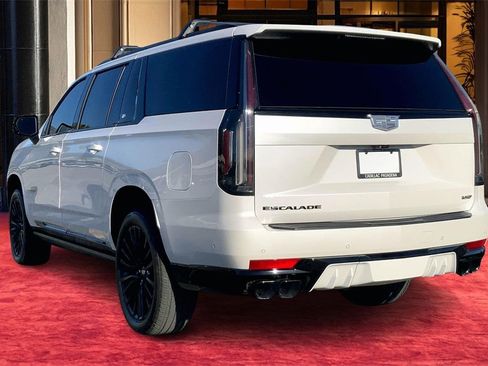 Certified 2024 Cadillac Escalade ESV V w/ LPO, ONYX Package image 4