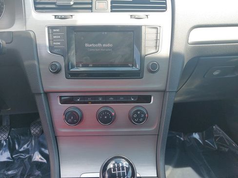 Used 2015 Volkswagen Golf TDI SE FWD image 19