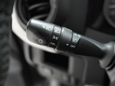 Used 2019 Toyota Tacoma SR5 RWD image 12