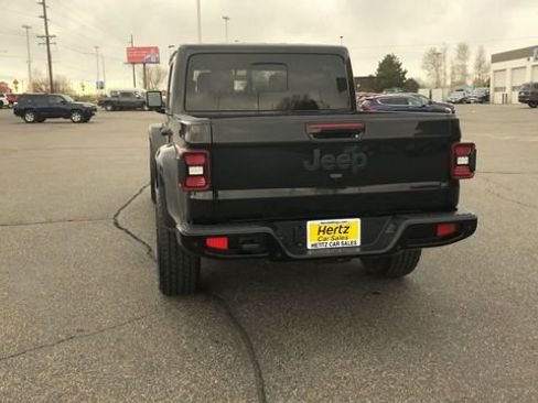 Used 2023 Jeep Gladiator Overland image 7