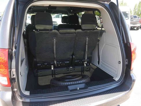 Used 2016 Dodge Grand Caravan SE FWD image 8