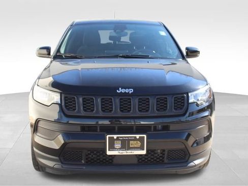 Used 2024 Jeep Compass Sport image 2