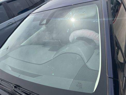 Used 2021 Toyota Corolla LE w/ LE Convenience Package image 9