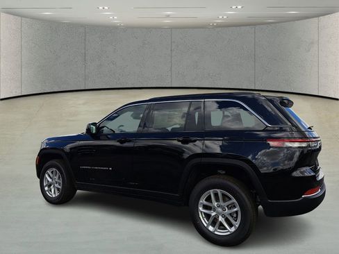 New 2026 Jeep Grand Cherokee Laredo image 7