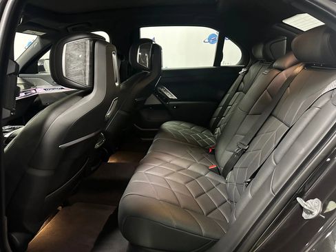 Used 2024 BMW i7 xDrive60 w/ Executive Package image 16