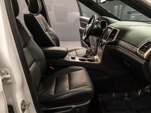 Used 2016 Jeep Grand Cherokee Summit AWD/4WD image 38