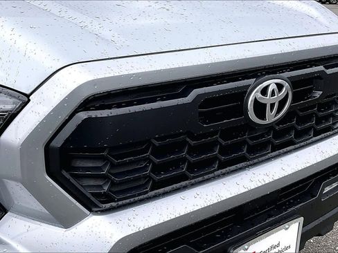 Certified 2025 Toyota Tacoma TRD Off-Road image 29