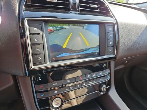 Used 2017 Jaguar F-PACE Prestige AWD/4WD image 31