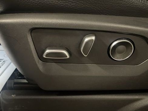 Used 2025 GMC Yukon Denali image 17