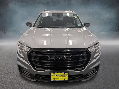 Used 2023 GMC Terrain SLE w/ Driver Convenience Package AWD/4WD image 2