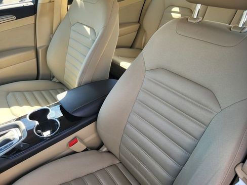 Used 2016 Ford Fusion SE image 11