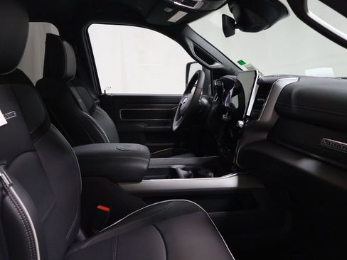 New 2026 RAM 2500 Laramie AWD/4WD image 16