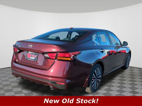Certified 2025 Nissan Altima 2.5 SV w/ SV Premium Package image 3