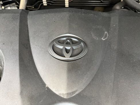 Used 2021 Toyota RAV4 XLE FWD image 12