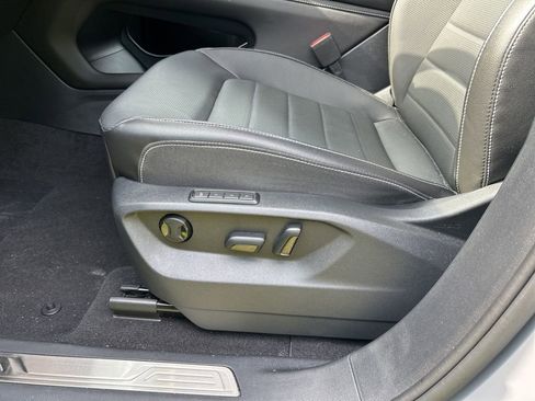 Used 2025 Volkswagen Atlas Cross Sport SEL image 10