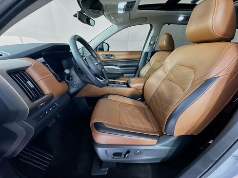 Used 2024 Nissan Pathfinder Platinum image 24