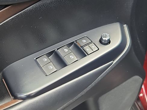 Used 2019 Toyota Highlander XLE AWD/4WD image 11