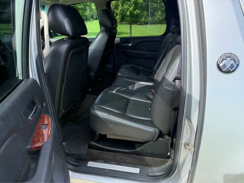 Used 2013 Chevrolet Avalanche LTZ AWD/4WD image 14