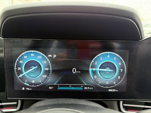 Used 2023 Hyundai Elantra Limited image 16