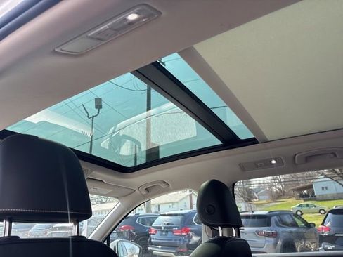 Used 2022 Volkswagen Tiguan SE AWD/4WD image 12