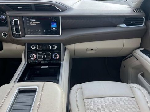 Used 2022 GMC Yukon Denali AWD/4WD image 12
