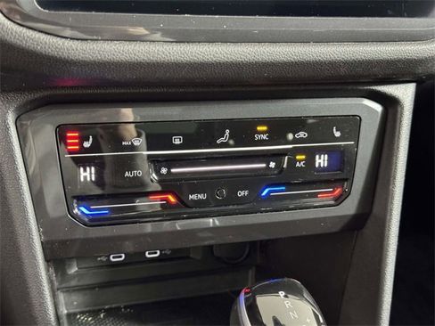 Used 2023 Volkswagen Tiguan SE R-Line image 28