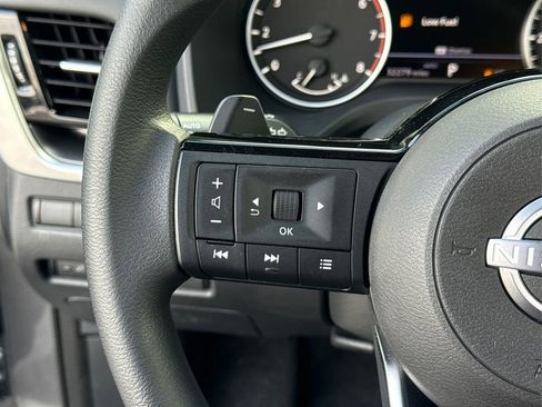Used 2023 Nissan Rogue SV image 30