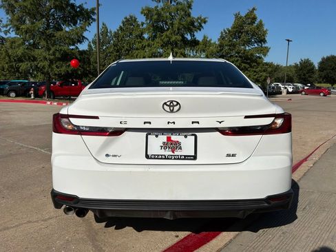Used 2026 Toyota Camry SE FWD image 7