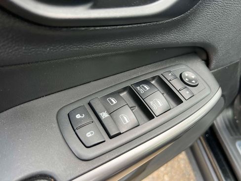 Used 2019 Jeep Cherokee Limited AWD/4WD image 18