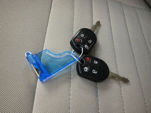 Used 2017 Ford Taurus SE image 46