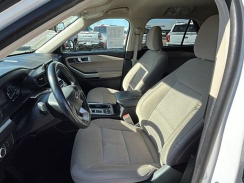 Certified 2022 Ford Explorer XLT RWD image 18