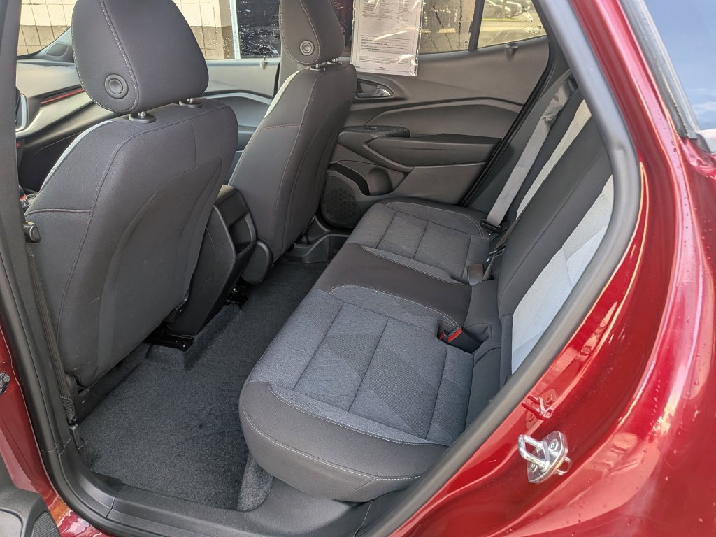 Used 2024 Chevrolet Trax RS w/ Driver Confidence Package FWD image 29