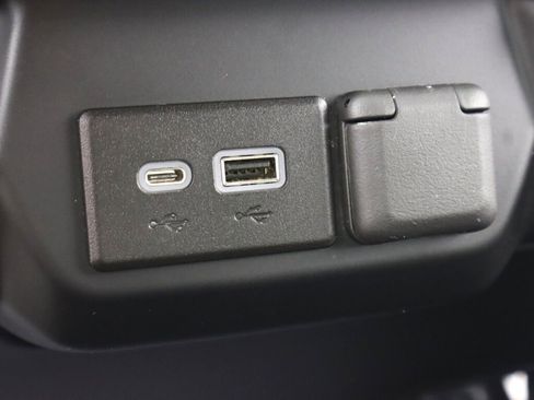 Used 2022 Chevrolet Silverado 1500 Custom image 23